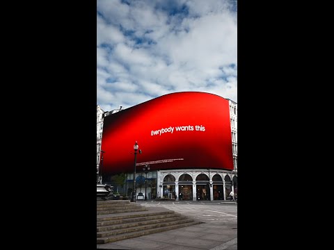 'The Devil Wears Prada 2' meets Bespoke AI Laundry in Piccadilly Circus, London｜Samsung thumbnail