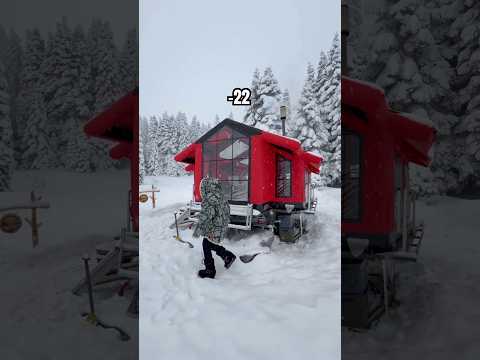 DONDURUCU SOĞUKTA RÖMORK ÜZERİNDE KAMP thumbnail