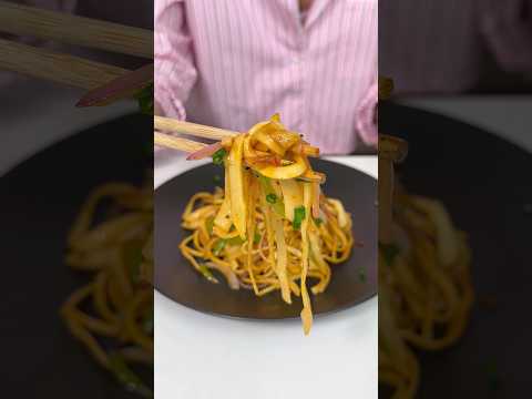 Pratik Noodle 🍝 Evde hızlıca yap #busezeynep  #noodle thumbnail
