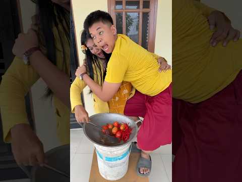 Gantian digendong mama #fypシ #shorts thumbnail