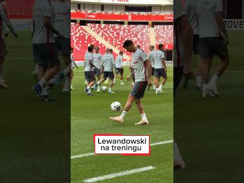 LEWANDOWSKI NA TRENINGU PRZED POLSKA - NIGERIA #shorts thumbnail