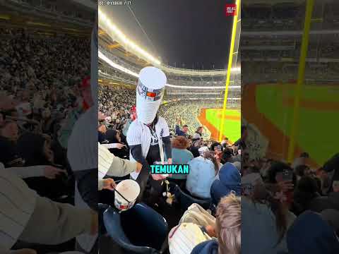 Menyusun Menara Ember di Stadion thumbnail