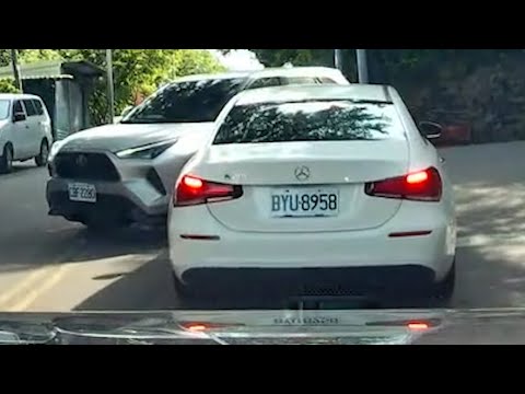 【車禍影片】線吃成這樣到底是怎麼拿駕照的（2026.05.26 新竹市東區明湖路775巷 thumbnail