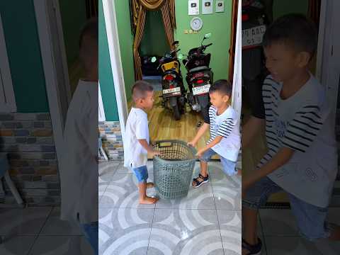 Abidzar dan ajmal rebutan keranjang,mama sampe marah thumbnail