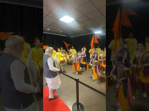 A mind blowing Lavani presentation in Netherlands for PM Modi! thumbnail