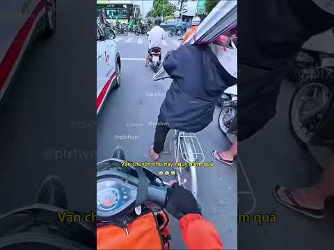 Vận chuyển như này nguy hiểm quá 😨 #antoangiaothong #laixeantoan #luatgiaothong #shorts thumbnail