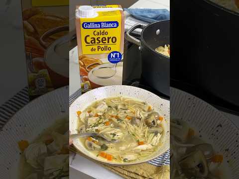 Sopa de pollo y champiñones con fideos thumbnail