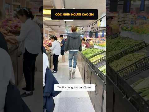 Góc nhìn người cao 2m kỳ lạ như vậy sao #shorts thumbnail