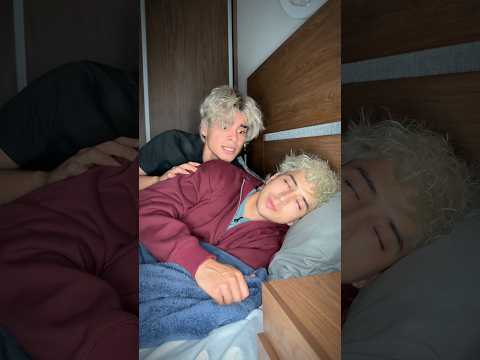 CUANDO SE QUEDA A DORMIR TU AMIGO EL MIEDOSO 😨 thumbnail