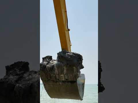 #dredging #excavator #digger #construction #komatsu #heavyequipment thumbnail