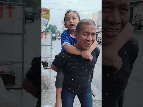 Mama Ara Kaget Dedek Digendong Papa Kakinya G Pk Sendal Mw Beli Bendera Persib. Maafin Aku Pa🥺 thumbnail