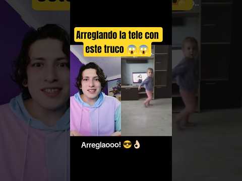 Arreglando la tele con este truco 😱😱 - Hey Crispin #humor thumbnail