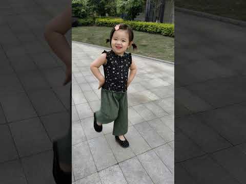 大河向东流啊~这气势，刘欢老师看了都夸！#萌娃跳舞 thumbnail