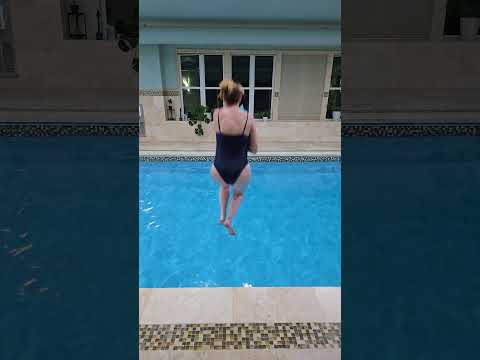 Super Hero Pool Jump thumbnail
