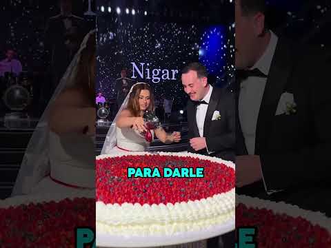 NOVIOS crearon la TARTA de BODAS más HERMOSA posible 🤯😍 #shorts #wow #curiosidades #boda #emotional thumbnail