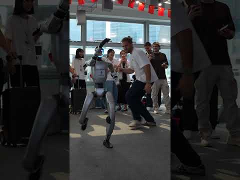 Peleé con un Robot Chino con IA thumbnail