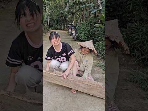 Giúp đỡ cô gái nghèo thumbnail