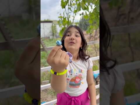 Patlamış balondan küçük balon yaptı😂 #aboneolmayiunutmayin #keşfetbeniöneçıkar #kesfeteyyiz #funny thumbnail