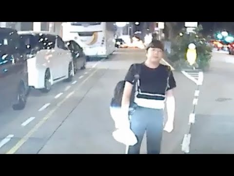車CAM直擊 - 人肉路障  thumbnail