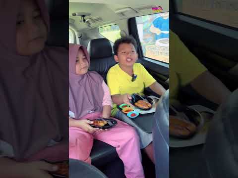 TIAN & TEMAN TEMAN MAU MAKAN DI DALAM MOBIL😁🙏 #comedy #hiburansegar #funny #shorts #humor thumbnail