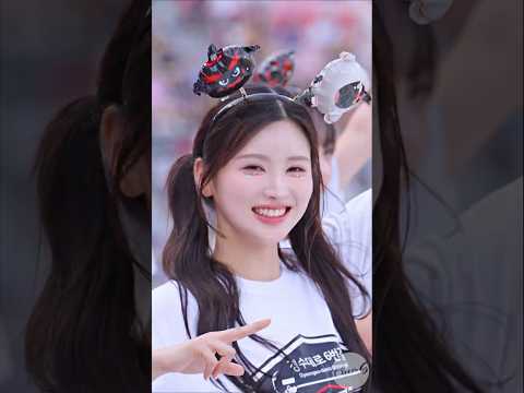 건치미소 뚜뚜뚜뚜 아웃송 김정원 치어리더 金貞沅 Kim Jung-Won cheerleader ktwiz thumbnail