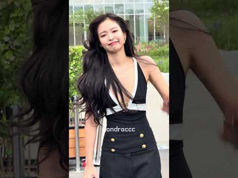 Her sweet personality truly shines whenever she chats with fans. 💖🥰🎀🕊️ thumbnail