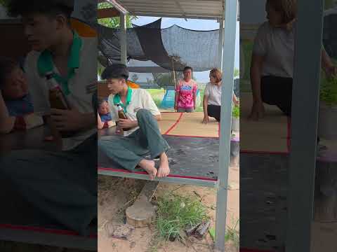 พื้นเลอะอย่าพึ่งนั่งเด้อเทออ้ายปูเสื่อให้ก่อน #funny #comedy #ขึ้นหน้าฟีด thumbnail