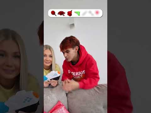 Oni próbują obudzić swoją koleżankę thumbnail