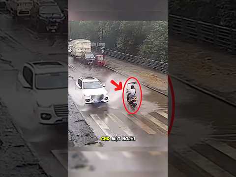 Bị xe tạt nước? Xử lý ngay trong 30 giây thumbnail