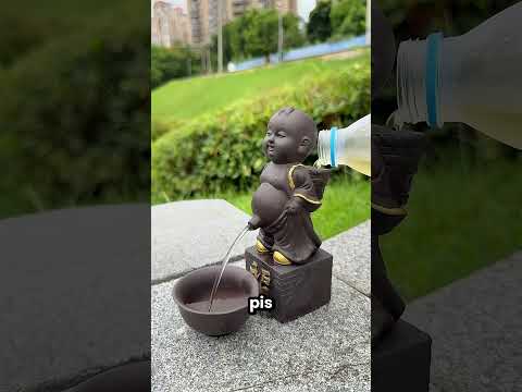 Este Niño Fue Pillado Haciendo Pis En La Calle 😂💦 thumbnail