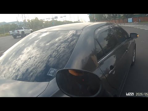 【車禍影片】頂級右轉 thumbnail