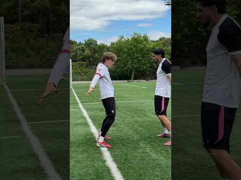 MEJORES CELEBRACIONES para hacer en DÚO ?? #shorts #futbol thumbnail