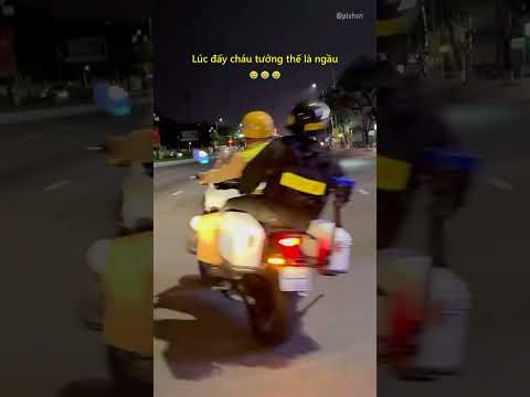 Lúc đấy cháu tưởng thế là ngầu 😂 #antoangiaothong #laixeantoan #luatgiaothong #thongchot #shorts thumbnail