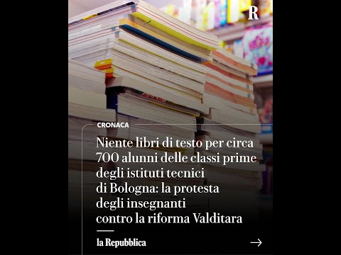 “Rinunciamo ai libri di testo”: la protesta dei prof contro le direttive Valditara thumbnail