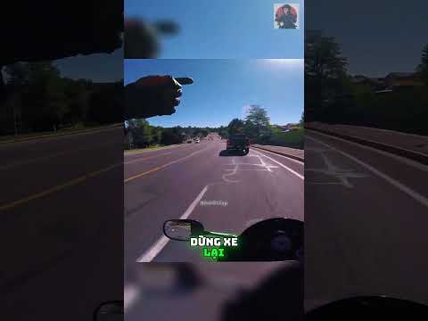 Biker đuổi theo xe bán tải vì một kẻ điên! @cpercival02  #shorts thumbnail