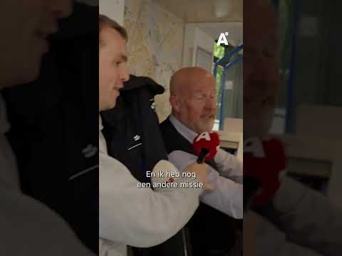 Bestuurder Rob zingt luidkeels in tram thumbnail