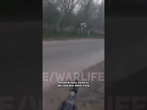 Tentara wanita IDF ini keluar dari sebuah gedung, auto bersinar terang disambut Drone. thumbnail