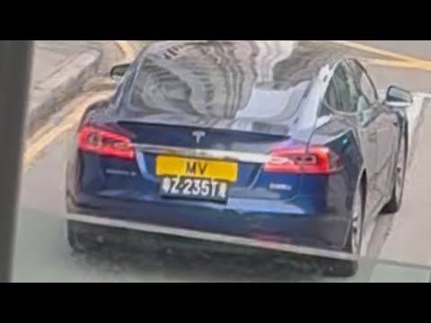 車CAM直擊 - 中港牌 Teslun 西環直衝電車站 爭少少打保齡 車牌超易認 #MV thumbnail