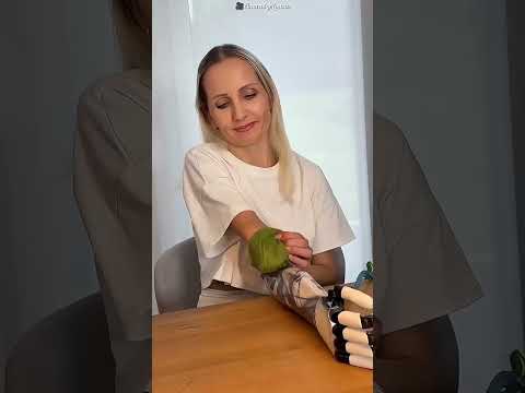 Tangan Besi Super Kuat: Ibu Ini Balas Dendam di Adu Panco! thumbnail