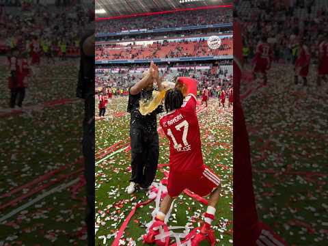 Michael Olise got Coach Kompany with this beer shower 😂🍻 thumbnail