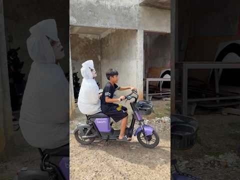 Pocong bonceng sepeda thumbnail