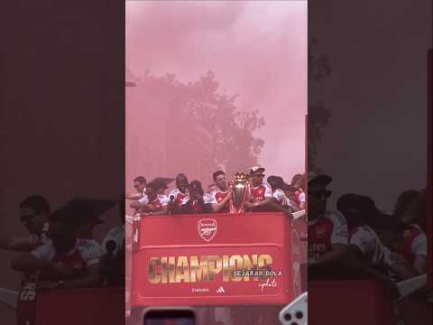 Momen Arsenal tetap gelar parade meski kalah di final! thumbnail