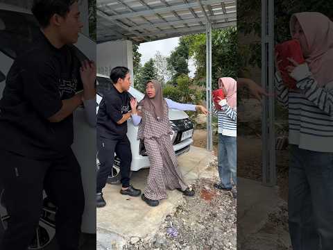 Ada yang mukulin mobil mas preman #shorts #minivlog #comedy #bocilwargads #maspreman #sidoii thumbnail