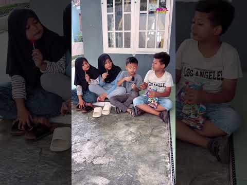 TIAN KETAHUAN IBU SAAT MAU MAKAN PERMEN LOLIPOP😁🙈🙏 #comedy #funny #hiburansegar #shorts #humor thumbnail