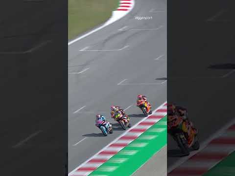 Wat een finish in de Moto3! ?‘Ahhh man, wat een knokpartij was dit weer!’ ?️#Moto3 #Quiles #Muñoz thumbnail