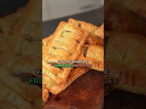 Zelf frikandelbroodjes maken doe je zó! Met je eigen zelfgemaakte frikandellen natuurlijk... -recept thumbnail