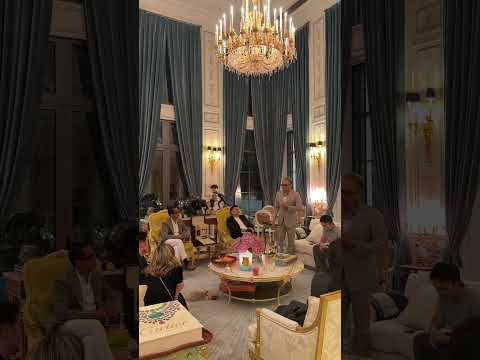 Đón xem các nghệ sĩ gặp nhau tại THÁI CÔNG GRAND SALON để chia sẻ một niềm đam mê chung: âm nhạc. thumbnail