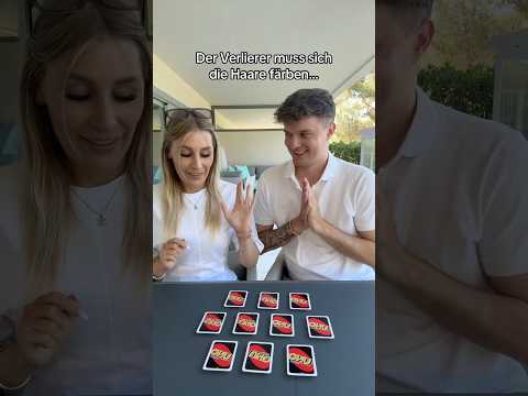 Der Verlierer färbt sich die Haare 😱 #comedy #funny #couple #challenge #trendingonshorts thumbnail