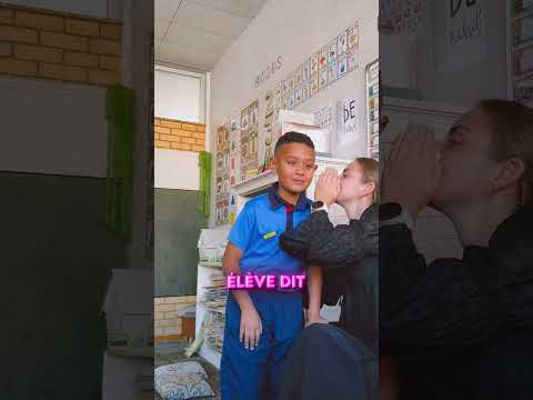ELLE DÉFIE SES ÉLÈVES DE SOURIRE ! 😱🏫❌ thumbnail