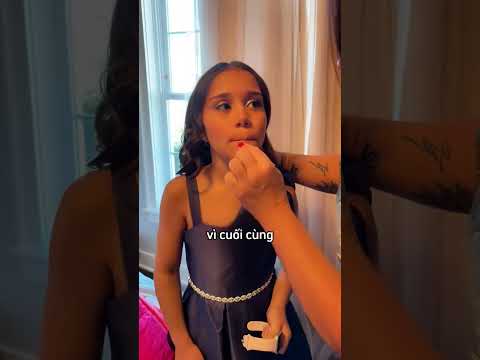 Vị hôn phu của chị gái đưa cô bé đi dự buổi khiêu vũ 🥹 thumbnail